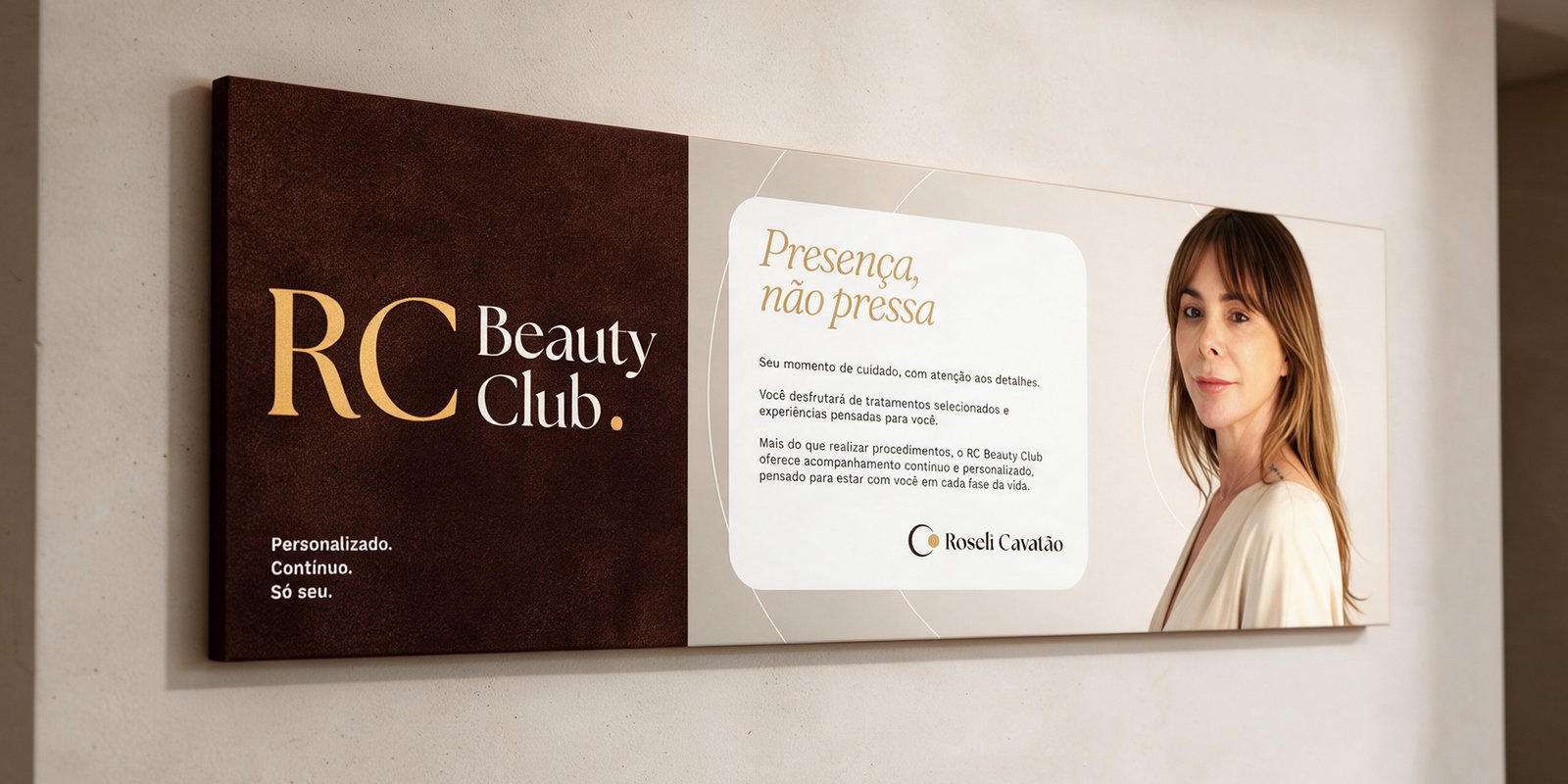 Placa RC Beauty Club com o conceito Presença, não pressa